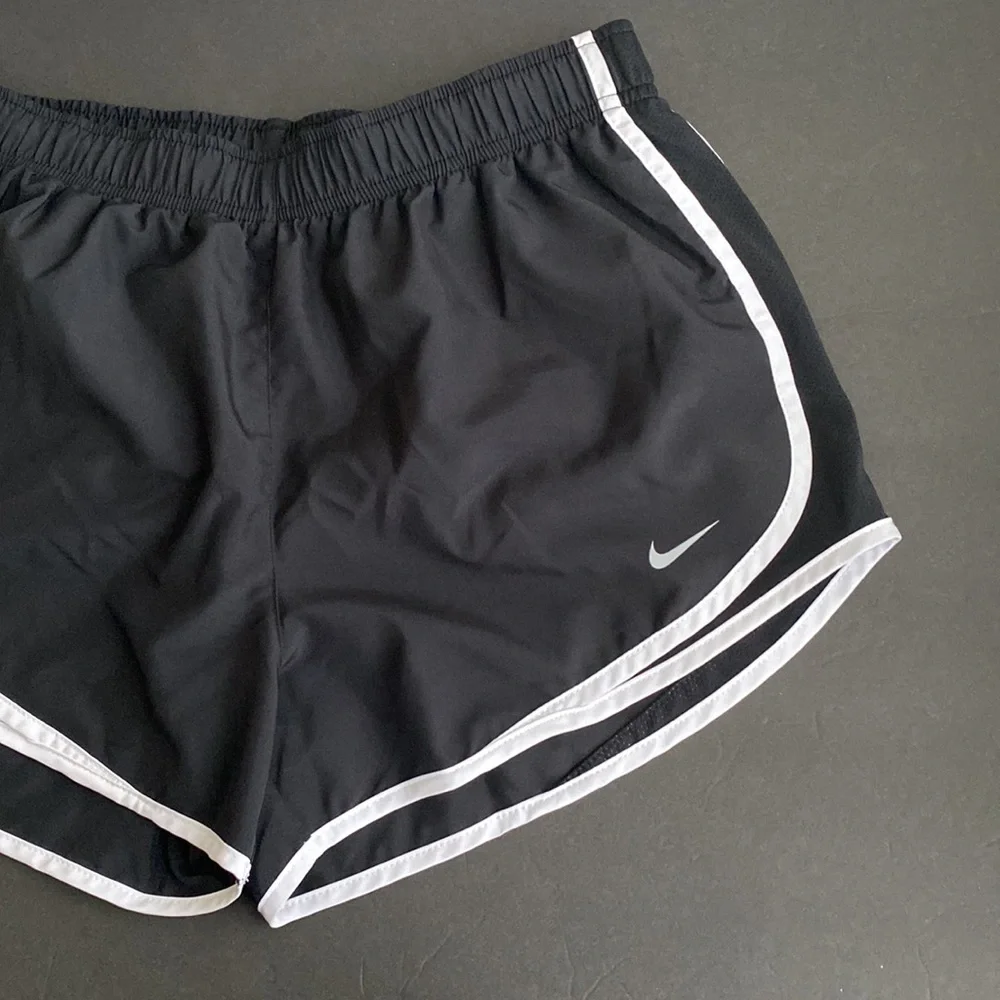 Nike Dri-Fit Black & White Tempo Running Shorts M - Picture 2 of 7